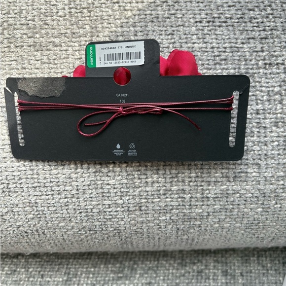 Brand New Simons Wrap-Around Flower Choker with tag on ! - Picture 3 of 4